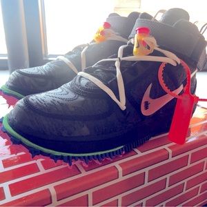 Off-White x Nike Air Force 1 Mid in Black - Size 6.5 M